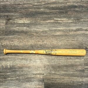 Hall of Famer Kirby Puckett Louisville Slugger wooden bat